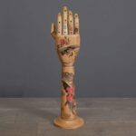 Braccio tatuato in legno Shouboushi