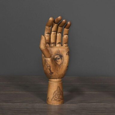 Mano tatuata in legno Esotérisme